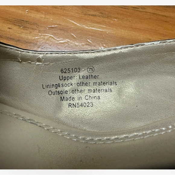 Banana Republic Black Leather Buckle  Peep Toe Wedge Heels Size 7.5 - Picture 7 of 8